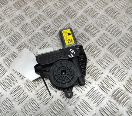 BMW 1 F40 Rear door window regulator motor 19031060025