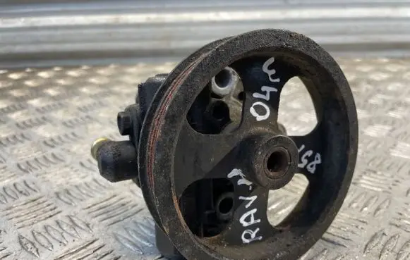 Toyota RAV 4 (XA20) Power steering pump