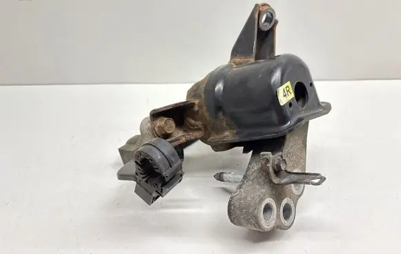 Toyota Verso Engine mount bracket