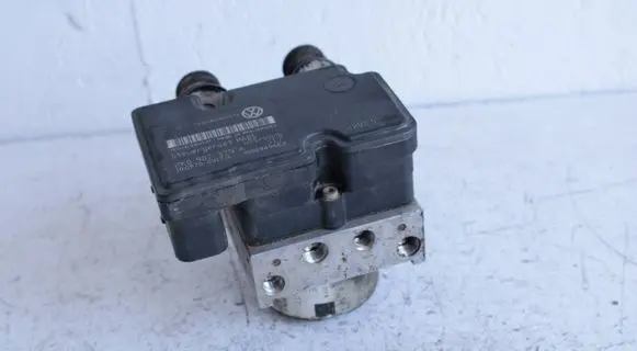 Volkswagen Caddy ABS Pump 2K0907379A 2K0614117A 00009496E2