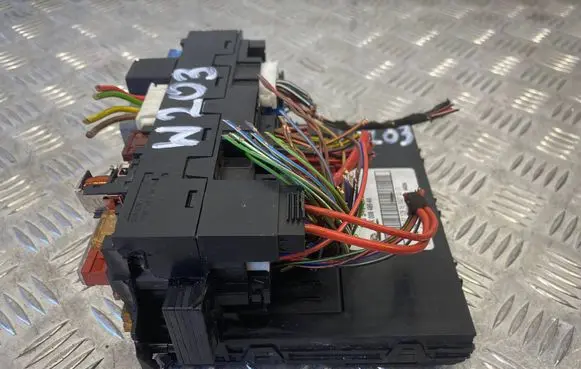 Mercedes-Benz C W203 Fuse module 2035454101 5DK00848544