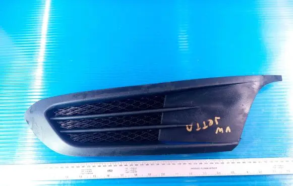 Volkswagen Jetta VI Front bumper lower grill 5C6853665