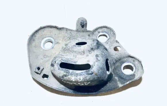 Volvo S80 Engine mounting bracket