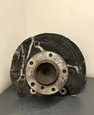 BMW 1 E81 E87 Front wheel hub