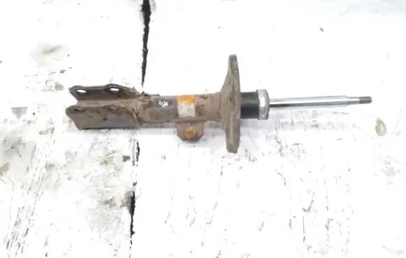 Toyota Avensis T250 Front shock absorber/damper