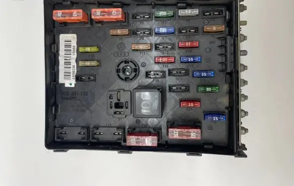 Volkswagen PASSAT B6 Fuse module 3C0937125