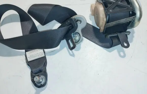 Mazda 6 Front seatbelt