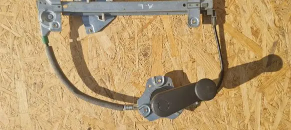 Rear door manual window regulator