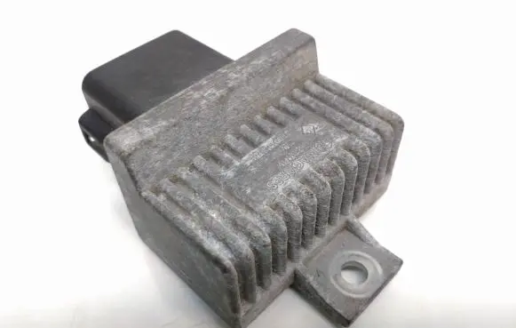 Opel Vivaro Glow plug pre-heat relay 7700115078