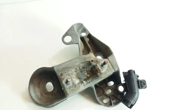 Audi A6 S6 C5 4B Engine mounting bracket 4B0199352D