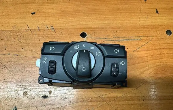 BMW 5 E60 E61 Light switch 6988555 33295101 025069