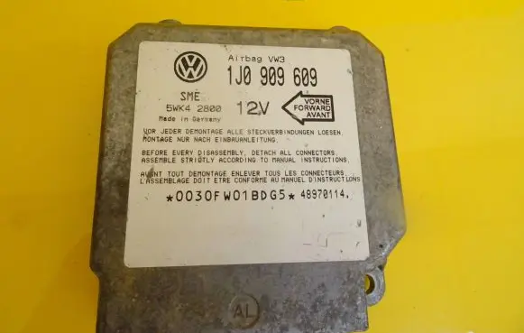 Volkswagen Golf IV Airbag control unit/module 1J0909609