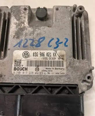 Volkswagen Golf V Engine control unit/module 03G906021KK 1039S15970 0281013228