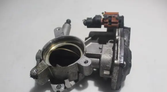Opel Astra J Engine shut-off valve 