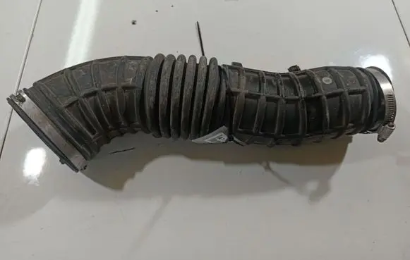 Chrysler 300 - 300C Air intake hose/pipe 
