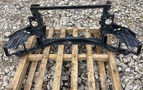 Audi A8 S8 D3 4E Radiator support slam panel bracket 