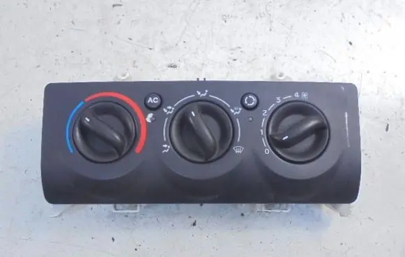Renault Clio III Air conditioning/heating control unit A82000100