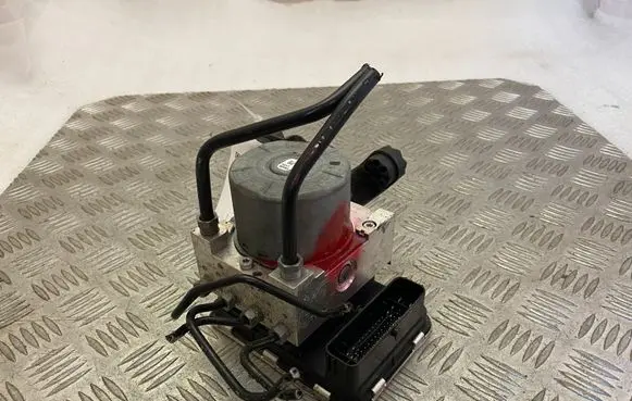 Land Rover Evoque II ABS Pump K8D214F447AN