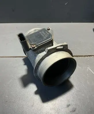 Audi A6 S6 C5 4B Mass air flow meter afh7025c