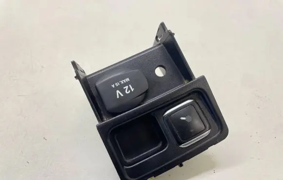 Mercedes-Benz E W212 12 V Socket (front) A2126800436 A2126800536 A2126800936