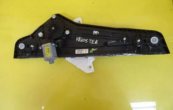 Hyundai Veloster Front door window regulator motor 82460-2V000 82402-2V000