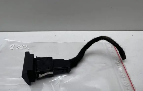 Audi A3 S3 8P Hazard light switch 8P0941509D UPS227409