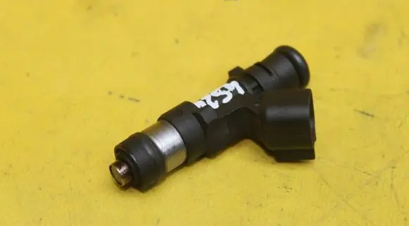 Ford Focus Fuel injector 8653891