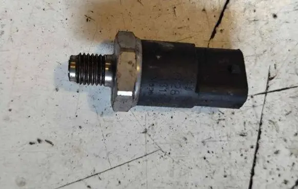 Fuel pressure sensor