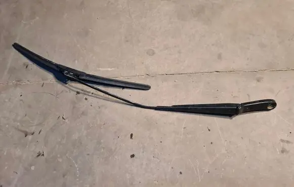 Volkswagen Transporter - Caravelle T5 Front wiper blade arm 7H1955410C