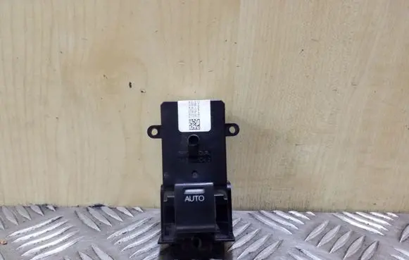 Honda CR-V Electric window control switch 35760SWAG010M2