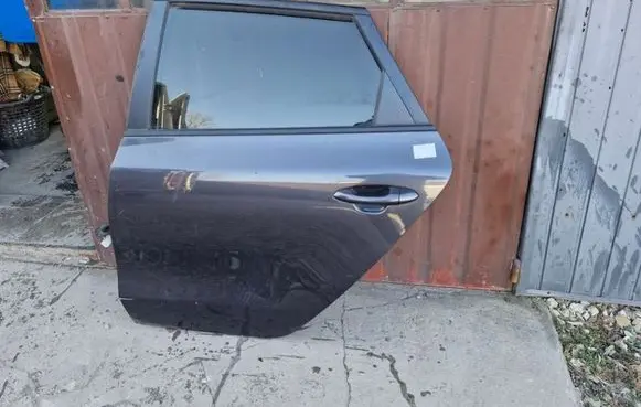 KIA Ceed Rear door