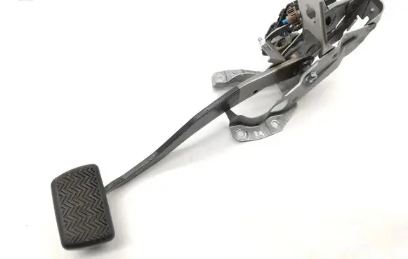 Toyota C-HR I Brake pedal