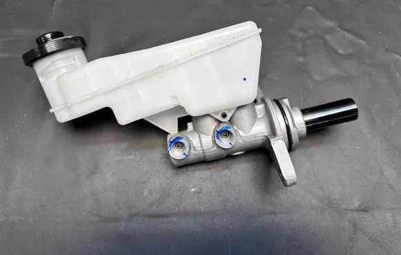 Toyota Hilux VIII Master brake cylinder 7705C7 25093 280960