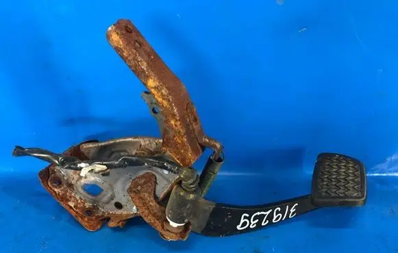 Toyota Tundra II Brake pedal 471100C011
