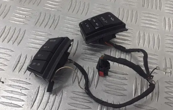 Ford Focus Multifunctional control switch/knob 8S4T-9E740-CEW