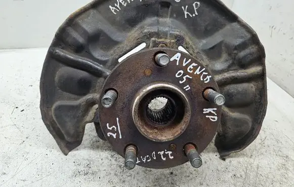 Toyota Avensis T250 Front wheel hub
