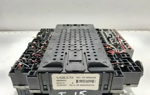 Volvo S80 Fuse module 08696040