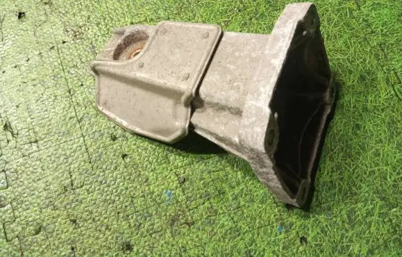 BMW 6 E63 E64 Engine mounting bracket 2282633