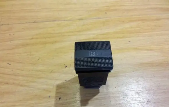 Volkswagen Golf III Windscreen/window heater switch 1H0959621