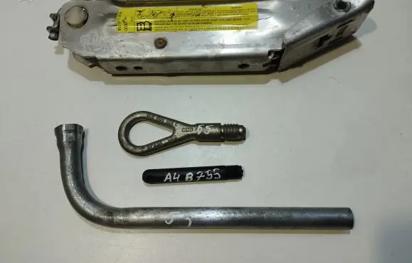 Audi A4 S4 B7 8E 8H Tool set 8E0011031M 8E0805616C