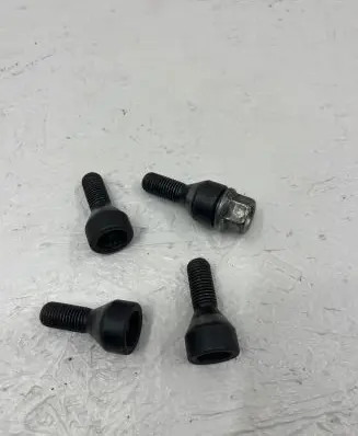 BMW 5 E60 E61 Anti-theft wheel nuts and lock 