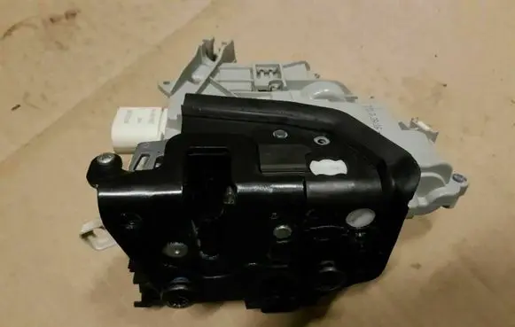 Audi A3 S3 8V Rear door lock 4G0839016C