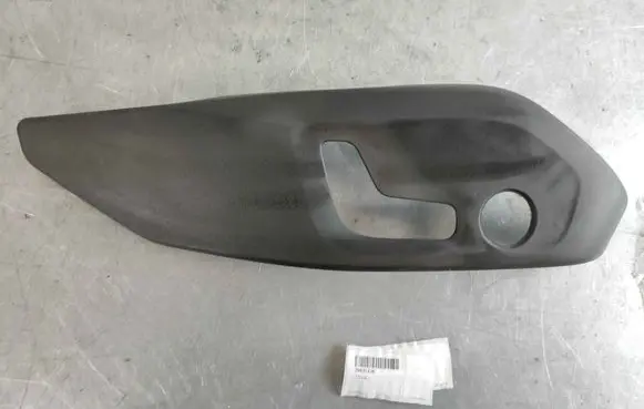 Volvo XC90 Front door seat control surround trim 39831636
