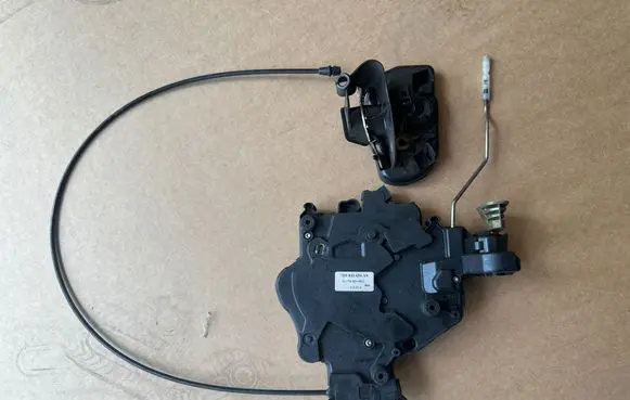 Volkswagen Transporter - Caravelle T5 Sliding door lock 7H0843654AS