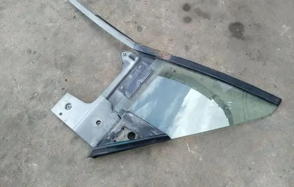 Opel Astra F Front triangle window/glass 