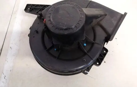 Volkswagen Polo Heater fan/blower 6q1820015c