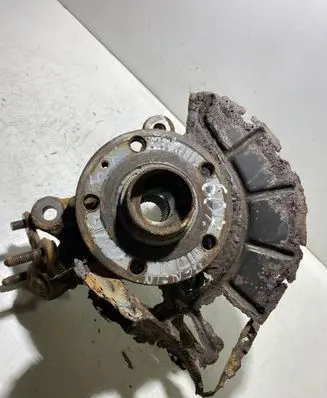 Volkswagen Golf Plus Front wheel hub