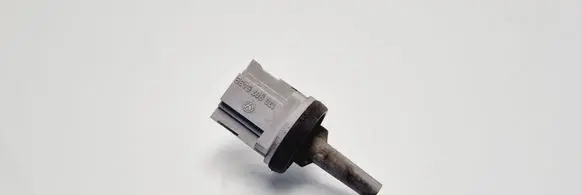 Volkswagen Golf IV Interior temperature sensor 1J0907543B 585507