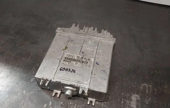 Audi A4 S4 B5 8D Engine control unit/module 028906021GM 0281001658