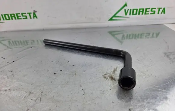 Opel Combo E Wheel nut wrench 931851648